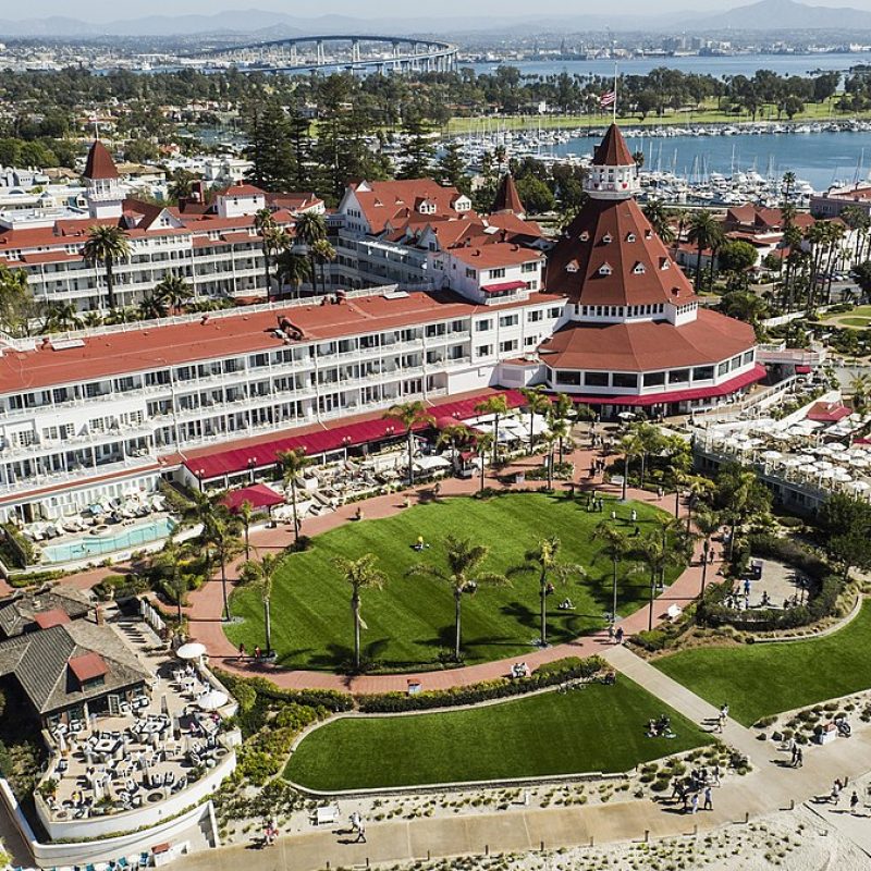 1200px-Hotel_Del_Coronado_Drone_Picture_Turf_Lawn